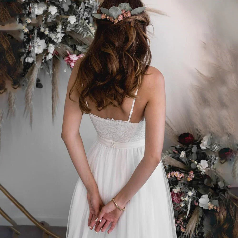 A Line Tulle Spaghetti Straps Wedding Dresses With Lace Appliques