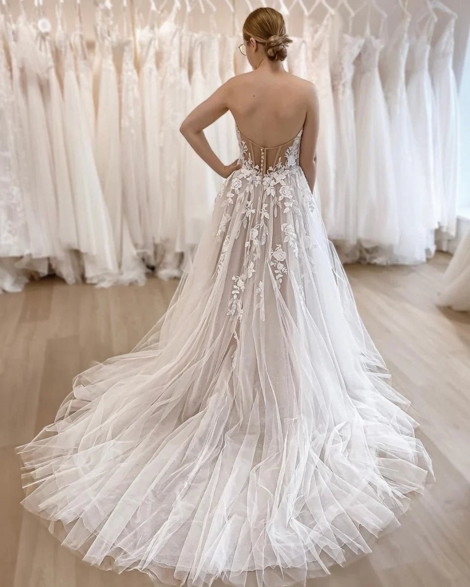 Charming A Line Sweetheart Tulle Wedding Dresses with Lace