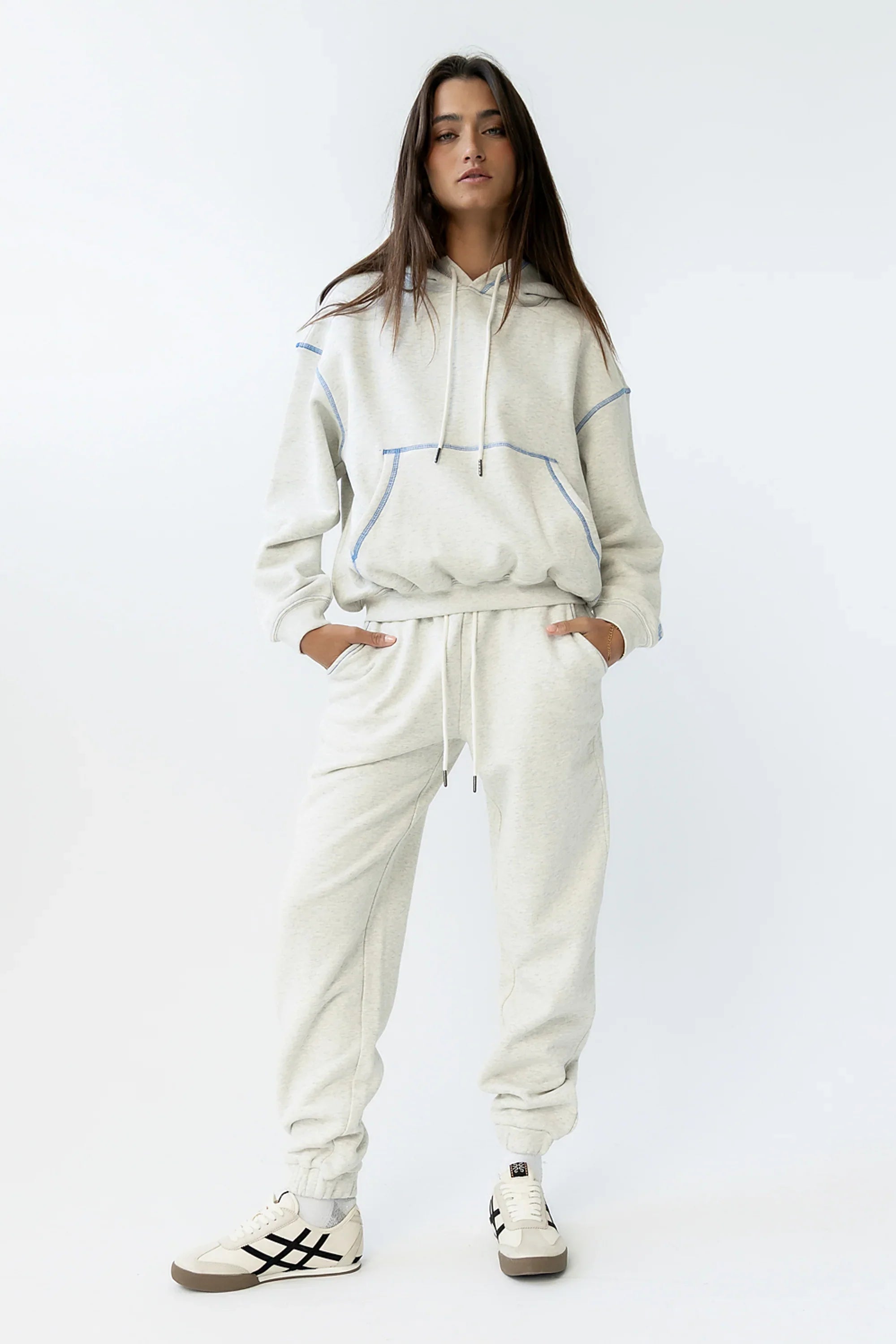 Mozie Contrast Sweatshirt in Grey