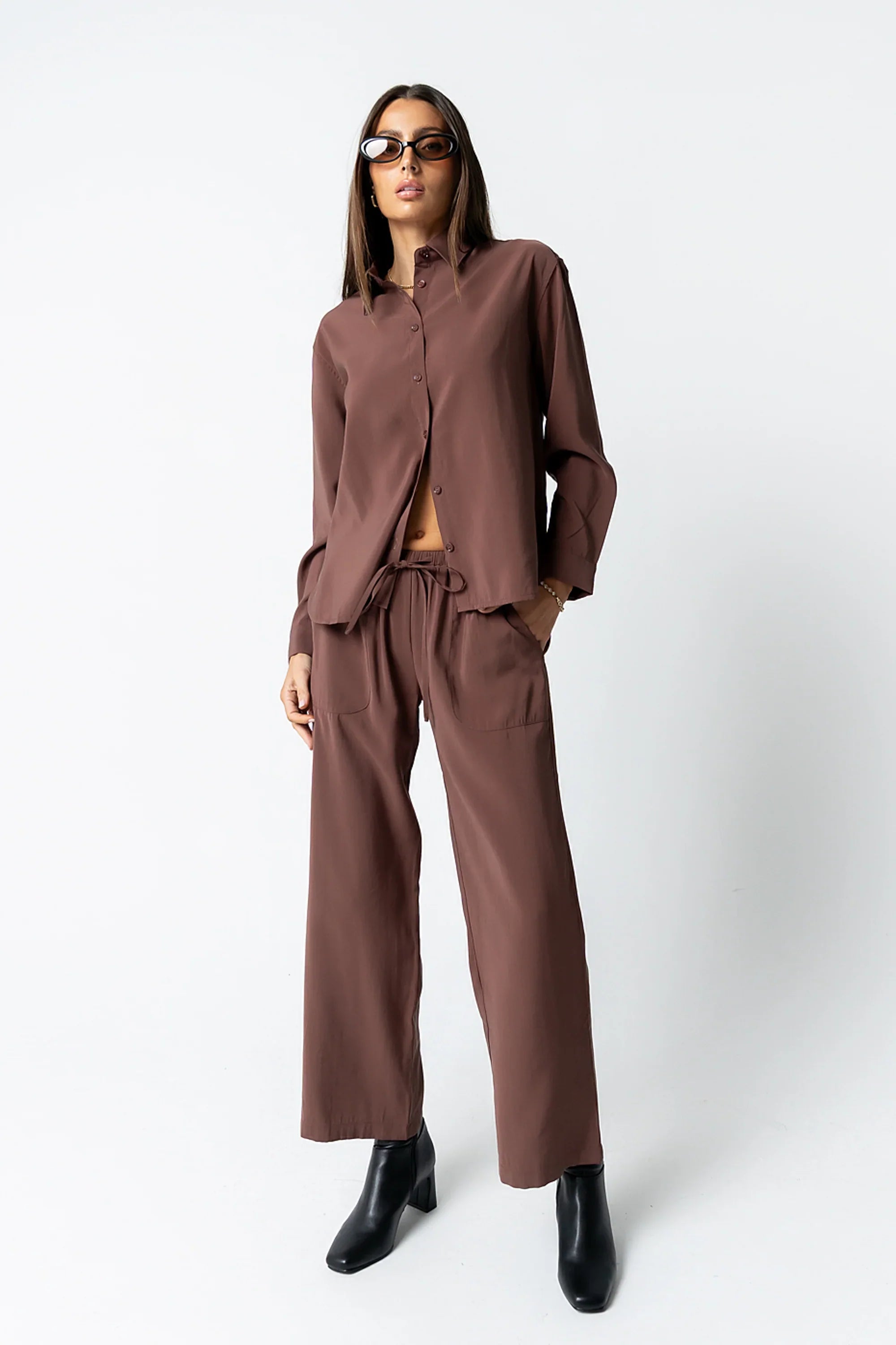 Tacie Wide Leg Pants in Brown